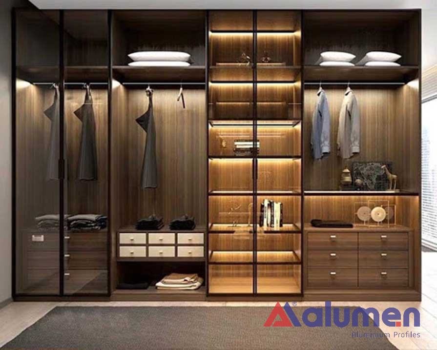 Tủ áo khung nhôm cánh kính trong phòng ngủ